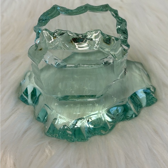 Elegant Glass Decorative Piece - Picture 4 of 5